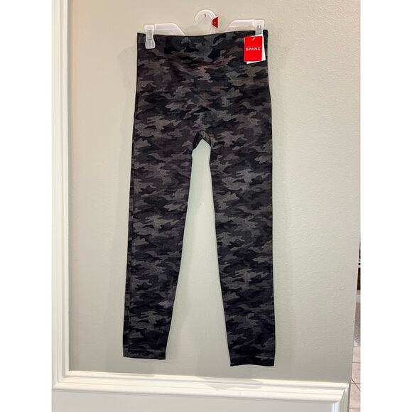 SPANX NWT High Waist Black Camo Seamless Look-At-Me Now Leggings Sz 1X - Picture 1 of 6